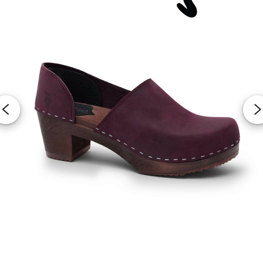 Sandgrens Women's Burgundy Clogs